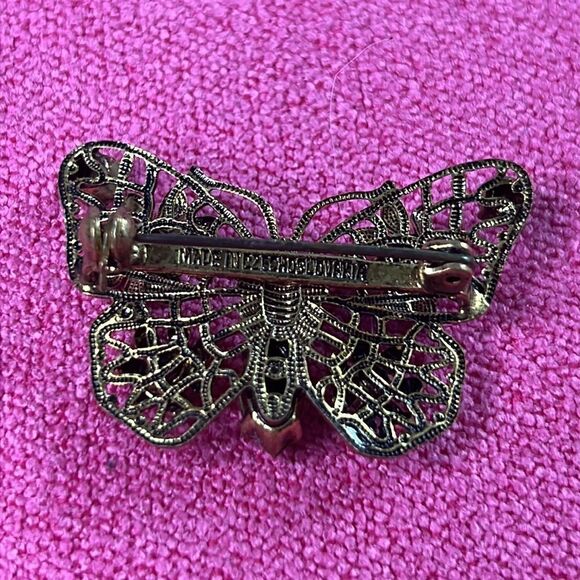 Vintage Delicate Gold Tone Butterfly With Rhinestones - Picture 2 of 5